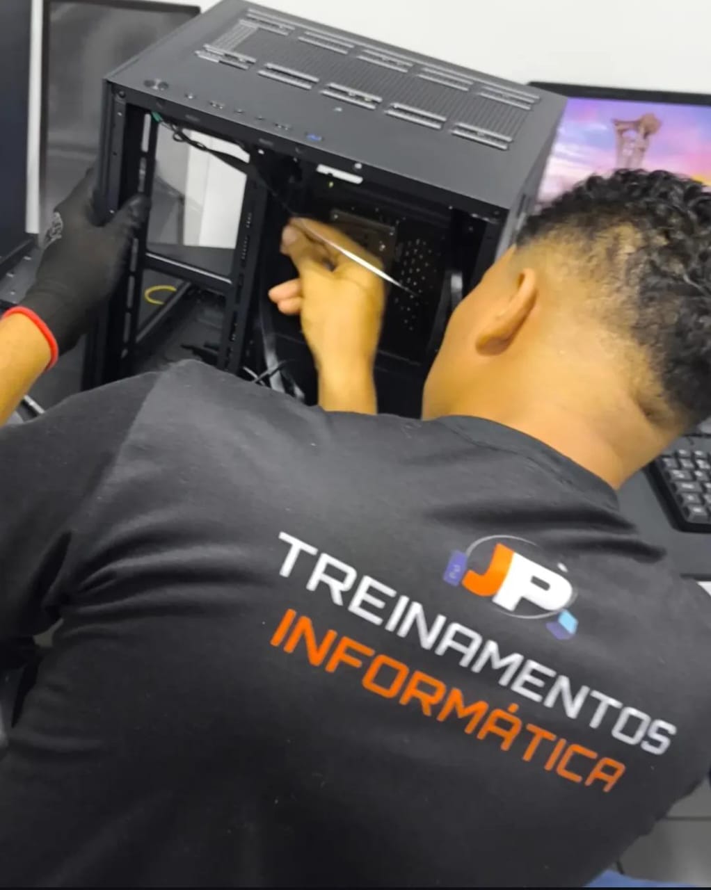 CURSO DE MONTAGEM E MANUTENÇÃO DE PC GAMER