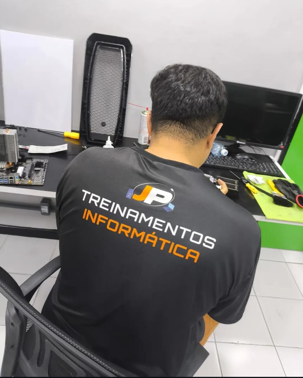 CURSO DE MONTAGEM E MANUTENÇÃO DE PC GAMER